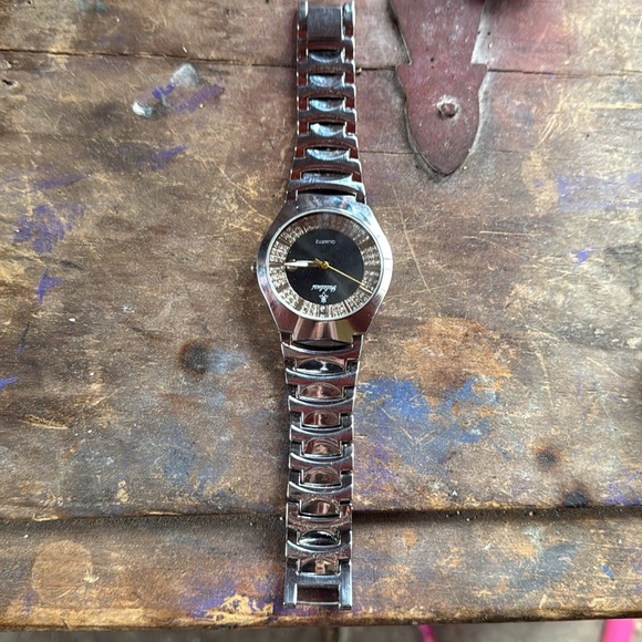 Silver and Gold Men's Quartz Watch - Picture 3 of 5